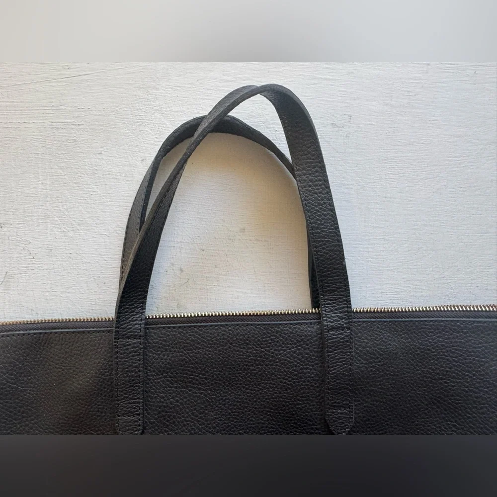 Cuyana Cuyana Leather Zippered Tote in Black Pebbled Leather - Picture 8 of 12